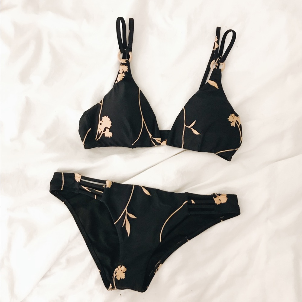 *BRAND NEW* Billabong Floral Bikini
